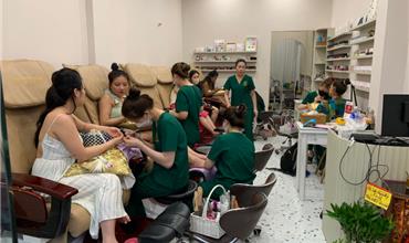 Nail Salon near Bui Vien Walking Street for Tourists