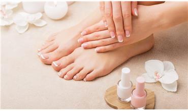 How to Care for Damaged Fingernails and Toenails Naturally